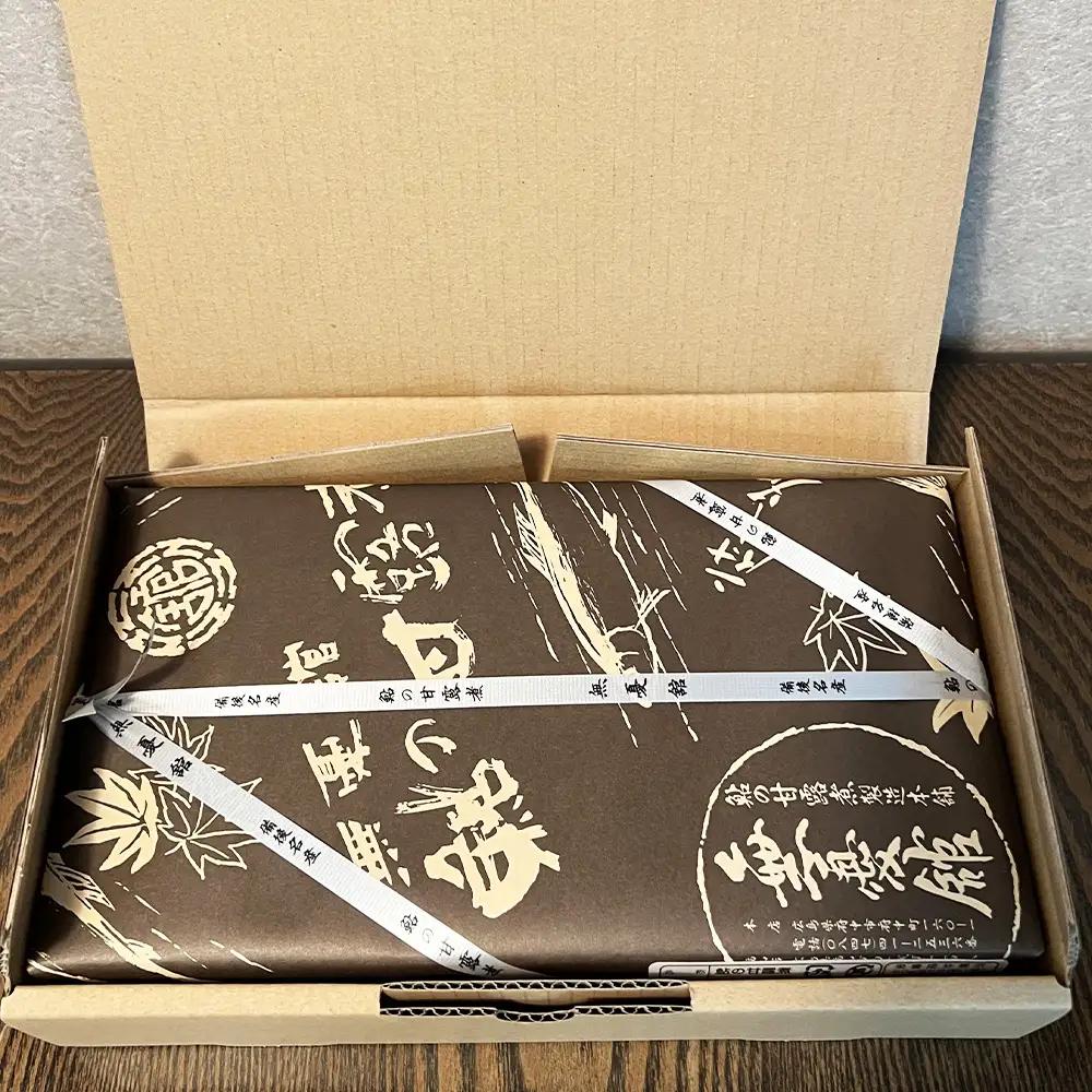 鮎の甘露煮 320g 桐箱入 無憂舘（府中市） ／ あゆ 魚 惣菜 ご飯のお供 鮎料理 真空パック 老舗 伝統製法 秘伝のタレ 甘辛 旨味 しっとり お歳暮 お中元 贈答品 広島県 No.1166