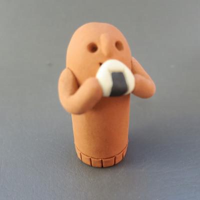 ふるさと納税 小美玉市 おにぎり食べてます　はにわ　【はにわ堂】　81-B |  | 01
