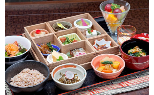 EXES｜ロイヤルプールスイート ペア宿泊券 (2泊 朝食付))｜沖縄旅行 沖縄観光 沖縄ホテル 宿泊券 クーポン 旅行券