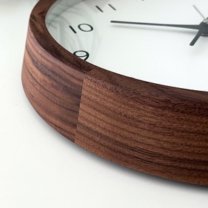KATOMOKU muku clock 13≪km-104WARC≫ウォールナットの木枠電波時計【B-39】　