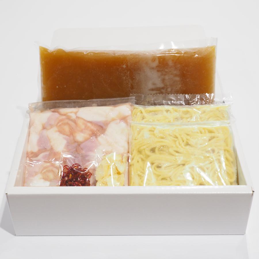 ＜博多料亭　稚加榮＞料亭のもつ鍋 返し醤油味