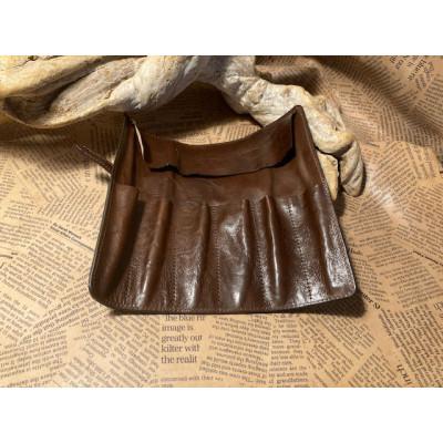 ふるさと納税 栗東市 蹄鉄バックルロールペンケース(ダークブラウン) |  | 01