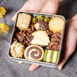 幸せを運ぶハリネズミクッキー缶*発酵バターと米油使用*【1668018】