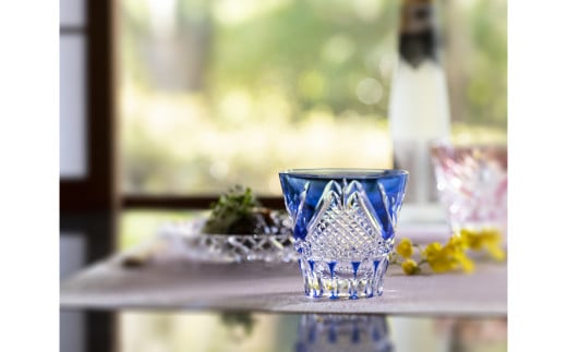 カガミクリスタルの江戸切子 冷酒杯〈富士〉T615-2950-CCB | 日本酒 グラス キレイ 上品 お祝い プレゼント 記念日 ギフト ご褒美 オリジナル 日本土産 クリスタルガラス グラス コッ