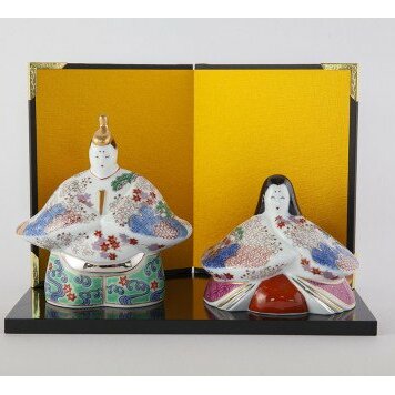 A130-26 有田焼【其泉】磁器製ひな人形 金屏風・木台付き 賞美堂本店