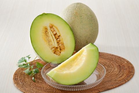 【2025年8月前半発送】最高等級秀品メロン緑肉大玉2玉東日流グリーン青森産
