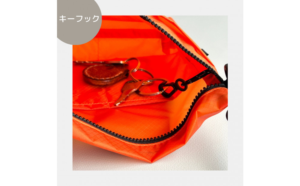 【オレンジ】雨の日にも！ポケット付き軽量ナイロンショルダーバッグ　サコッシュ　撥水ポシェット