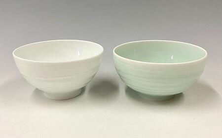 有田焼 白磁・青白磁飯碗セット【中仙窯・中尾純作】作家 中尾純 作家物 お茶碗 夫婦茶碗 ペア ギフト 結婚祝い 器 うつわ A35-699