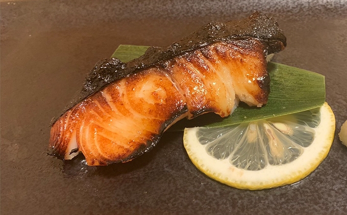 
                  焼き銀鱈の西京焼き 4枚入り 奥尻島産 冷凍 叶寿司 | 銀だら ぎんだら 鱈 たら タラ 西京焼き 西京味噌 味噌漬け 漬魚 海鮮 魚 味噌 鮮度抜群 ふっくら お弁当 手軽 簡単 調理 おかず おつまみ お取り寄せ グルメ | 北海道 奥尻町 送料無料
                