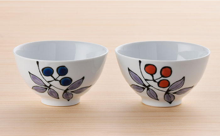 【波佐見焼】南天 夫婦 茶碗・湯呑み・小皿・箸置き 青と赤 8個セット【大新窯】 [DC81]