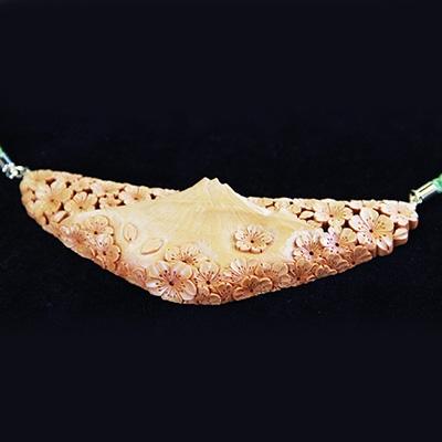 ふるさと納税 日出町 つげ細工 ネックレス(富士に桜)　約12.5cm×4.5cm |  | 01