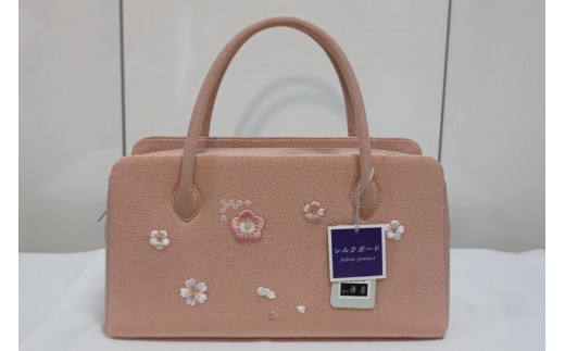 
ちりめん地に花柄の刺繍の和装バック
