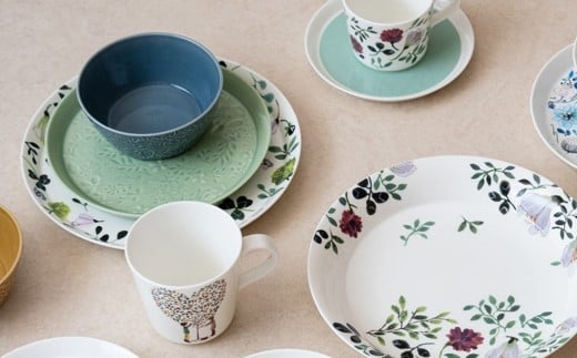 
                  ナルミ アンナエミリア プレート 24cm
                