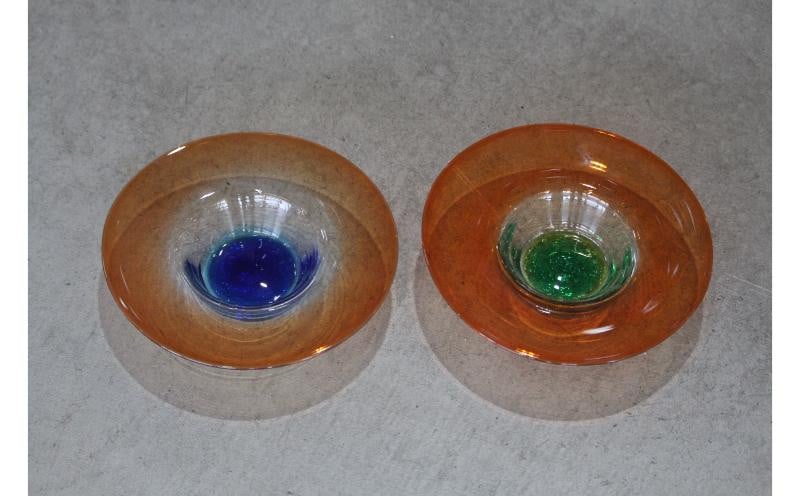 
            【RYUKYU GLASS WORKS 海風】残波の夕日ディーププレート青・緑（２枚セット） ☆ 読谷村 琉球ガラス 食器 セット商品 色違い有 ガラス工房 GALA青い海 沖縄 伝統工芸品 アップグレード プレゼントに 手作り 人気商品 キレイ 夕焼け ギフトに 2枚組 オススメ 涼し気
          