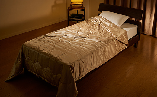 「毎日シルクに包まれて眠りたい」【中わた 富岡産シルク100％】 シルク掛布団（シングルサイズ） シャンパンゴールド シルク 絹 贈り物 ギフト 国産 F21E-432