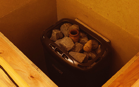 SAUNA&CURRY URI 東大阪　日帰り利用券〈閑静な住宅街の一軒家をリノベーションしたプライベートサウナ付き宿泊施設〉