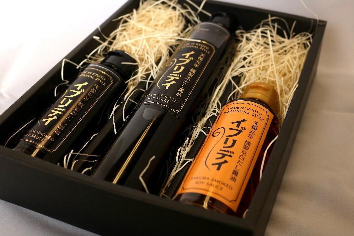 【ふるさと納税】【はあと・フレンズ・ストア】燻製京だし醤油イブリデイ[3本入ギフトボックス]｜燻製 だし醤油 3本 セット調味料 ギフト お取り寄せ グルメ ご当地 お祝い 内祝い はあと・フレンズ・ストア 京都府 京都市