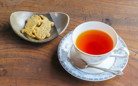 かなやボックス＆シークレットオオサンショウウオ / クッキー 紅茶 セット 紅茶クッキー アクセサリー キーホルダー サンショウウオ かわいい 着物 はぎれ お楽しみボックス お楽しみセット 兵庫県 