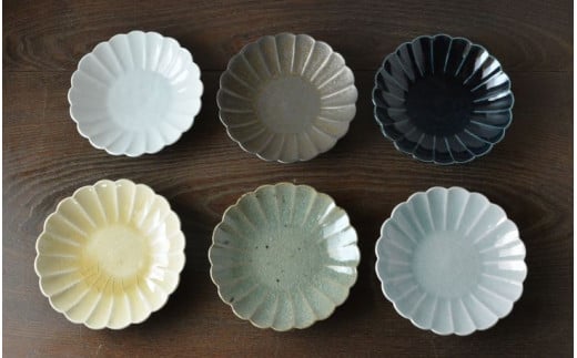 砥部焼 菊型皿セット（直径約17cm×2枚） 白 【 ふるさと納税 人気 おすすめ ランキング 食器 皿 お皿 砥部焼 おさら 陶芸 和食 洋食 手作り おしゃれ かわいい 愛媛県 伊方町 送料無料 】 IKTS011-1