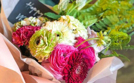 flower stand hacoお任せ季節のフラワーアレンジブーケ（花束）Sサイズ　生花　記念日　母の日　お祝い　誕生日