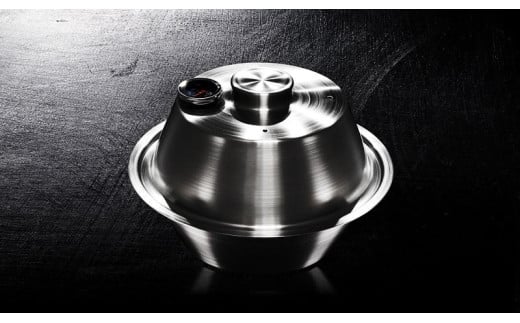 
世界初　冷燻機能搭載　ヘラ絞り加工によるステンレス製大型オーブン燻製機
