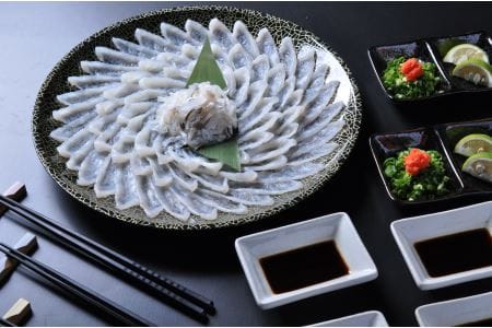 (1328)青海島観光汽船乗船券2名様分と山口県産とらふぐ刺身（冷凍）