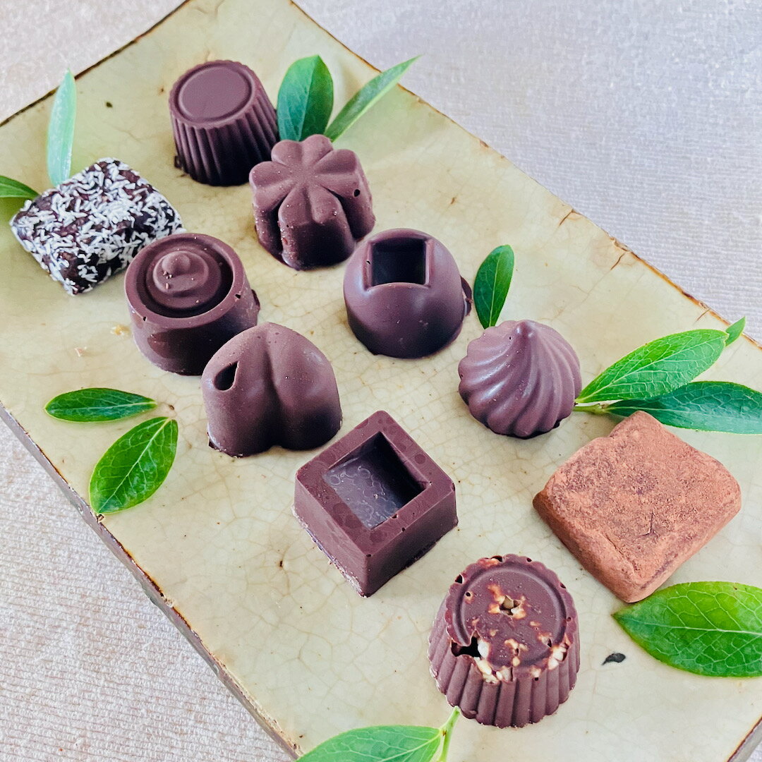 【ふるさと納税】ミニビター & 生チョコ 詰合わせ 10個 栗 ブルーベリー 日向夏 オレンジ レモン クルミ アーモンド ヘーゼルナッツ ココア ココナッツ ギフト スイーツ洋菓子 お菓子 ホワイトデー バレンタインデー 乳製品不使用 白砂糖不使用 宮崎県 綾町 送料無料