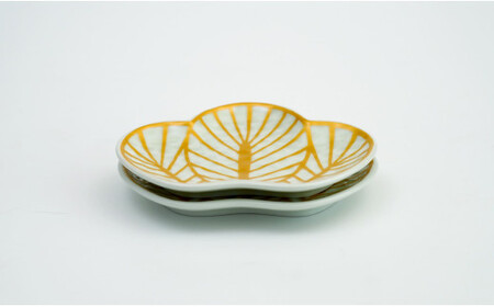 AA14-87 有田焼 招福銘々皿2枚組 / 白松（幸楽窯 / 深海三龍堂） お皿 小皿 菓子皿 取り皿 ハレの日 松葉 縁起物 お正月