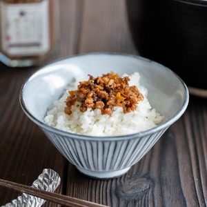 米澤豚一番育ち　みやさかやの佃煮　大人の豚そぼろ　90g×3本　詰め合わせセット　瓶詰 惣菜 みやさかや 米澤豚 豚肉 そぼろ 佃煮 ご飯のお供 簡単 時短 便利 ご当地 グルメ 備蓄 非常食 送料無