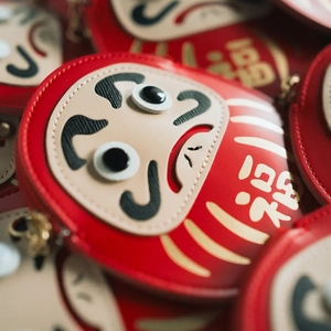 幸運を呼び込む！だるまコインケース (カラー： ゴールド)