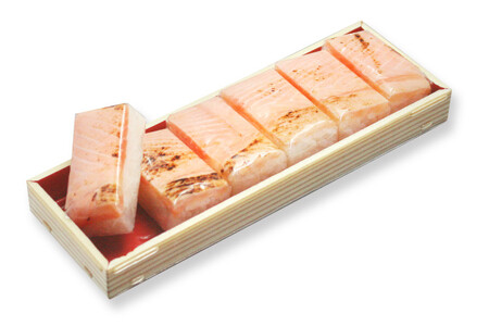 炙りサーモンの押し寿司 35g×6個 折箱入り 寿司 押し寿司 炙りサーモン あぶりサーモン 富山名物 冷蔵/ます寿司屋ヒロ助/富山県 黒部市 お寿司 海鮮 魚 魚介類 魚介 加工食品 惣菜 