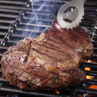 ふるさと納税 帯広市 豊西牛 厚切り ステーキ セット 600g (300g×2) トヨニシソース付 |  | 02