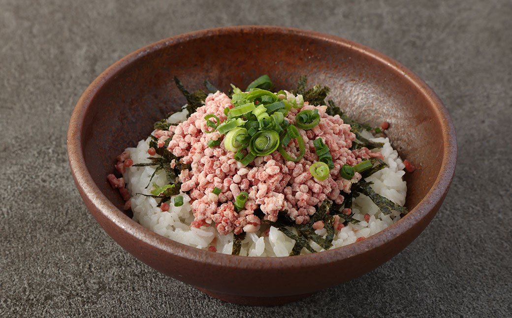 
さくら (馬刺し) フレーク 500g ごま油が香る 特製ユッケたれ付
