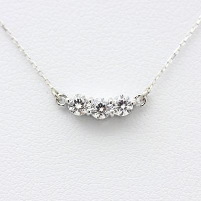 ふるさと納税 韮崎市 ペンダント PT900 プラチナ ダイヤ 3石 0.3ct VSクラス【f030-pt】 |  | 01