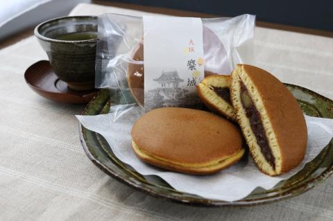 麋城 ～北海道産の小豆あんと国産栗の入ったどら焼き～