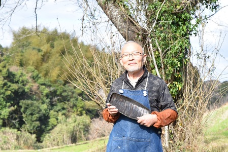 焼酎霧島カップ 白・黒ペアセット(トンボ＆メダカ)(白、黒・各1個)焼酎を注ぐと内側に水辺で羽根を休めるトンボの文様がみえます！