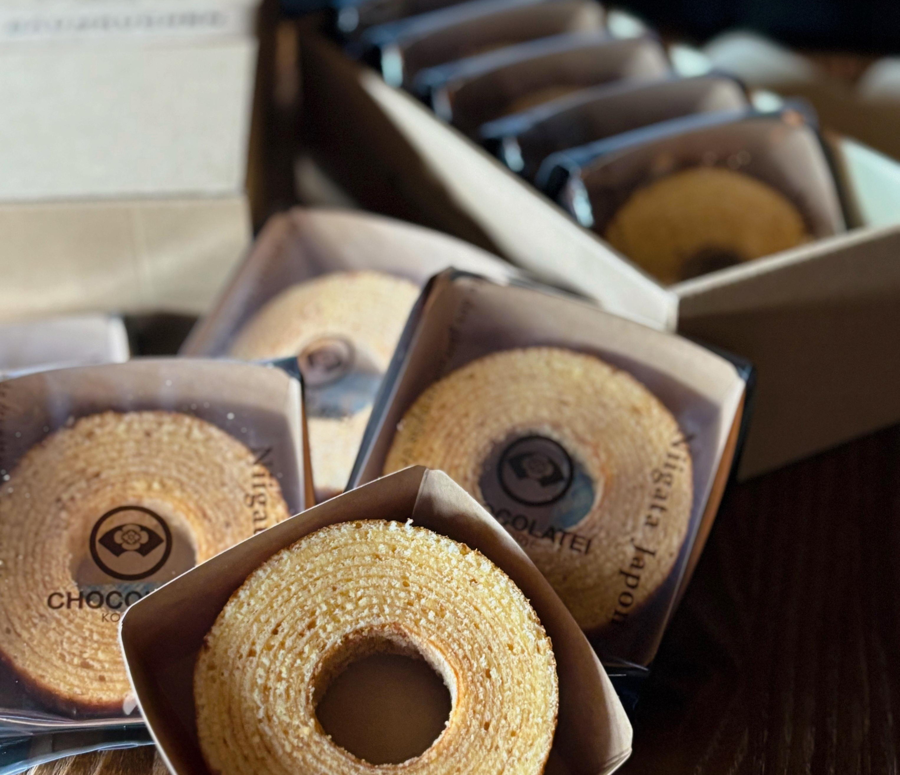 
            しょこら亭 安田ミニバームクーヘン 5個入×4セット 直径約8.0㎝ お菓子 菓子 スイーツ 贈答 1Z23024
          