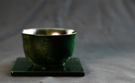 【usiru（ウシル）】漆のコースター＋ぐい飲みセット 赤