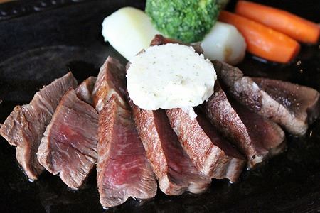 【北海道根室産】短角和牛ヒレステーキ150g×2P、牛すじカレー2P B-13004