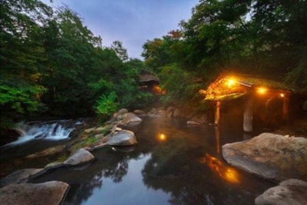 【黒川温泉ほか対象施設で利用可能】南小国町観光商品券1万円（1000円×10枚） 観光商品券 南小国町 黒川温泉 小田温泉 旅行券 宿泊券 観光地応援 チケット 商品券 1万円 1000円 10枚 ギ