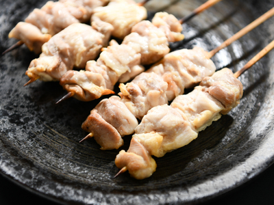 【1649】大黒堂の鳥取県産大山どりもも串などの「人気焼き鳥串140本セット（焼き／塩）」 