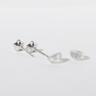プラチナ　４㎜　星ピアス