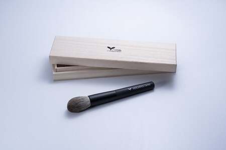 熊野市・熊野町友好都市協定締結記念コラボ】チークブラシ(八咫烏シリーズ)【メイクブラシ 化粧筆 チークブラシ 化粧 メイク コスメ 美容 立体感 熊野筆 伝統工芸 職人技 高級筆】 17-6