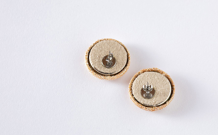 ピアス 希少素材 アバカ織のピアス パープル アクセサリー ファッション 天然繊維 アバカ 金糸 シンプル 大きめ 普段使い パーティー 光沢 袋井市 静岡県