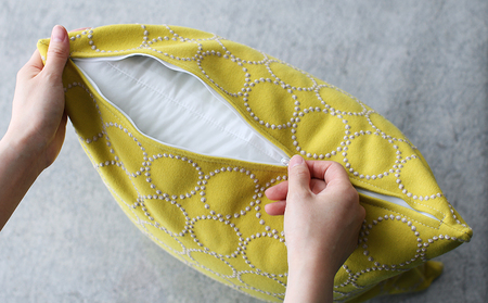 クッション おしゃれ タンバリン イエロー 正方形 約 45 × 45cm ミナペルホネン dop tambourine 生地 刺繍 ソファ 家具 インテリア 秋山木工 秋山木工株式会社 静岡県 藤枝