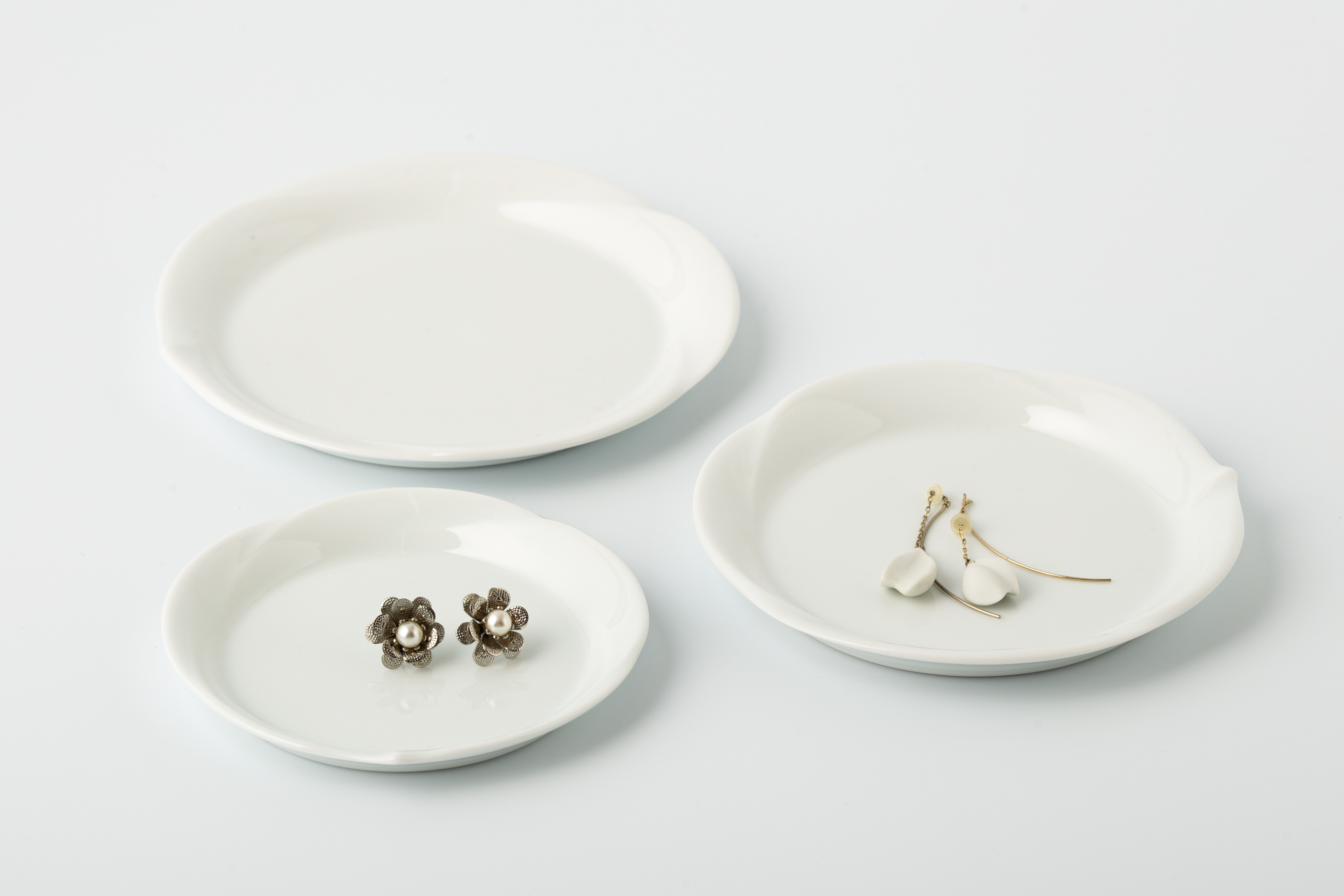 
                  【セット】有田焼 花笑む(大・中・小皿) 3枚 二位関めぐみ
                