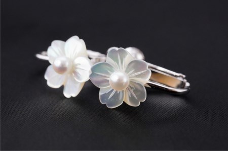 白蝶貝×ベビーパール　桜シェルイヤリング