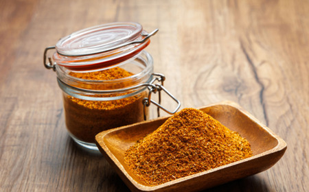 北海道産 豚肉 味付き スパイシーポーク(カレー味) 一子相伝のスパイス使用　50g×3枚【配送不可地域：離島】【1547382】