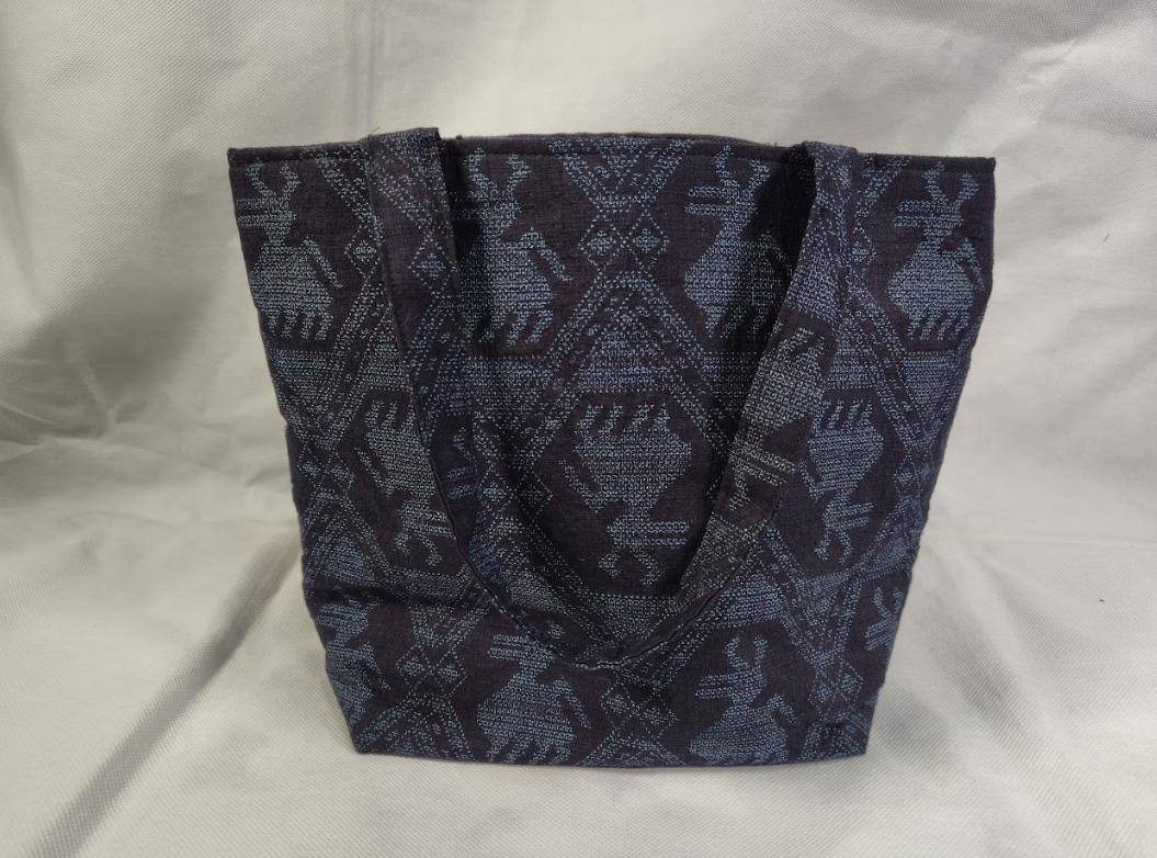 
                  本場 結城紬 160 亀甲 リメイク トートバック （有栖柄） 本場結城紬 手作り バック [BN030ci]
                