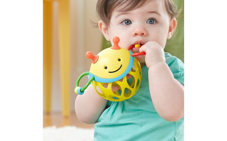 No.343-01 ダイパーケーキ/ロールアラウンドラトル/ビー ／ おむつケーキ 出産祝 ギフト 贈り物 女の子 男の子 赤ちゃん ベビー ベビーギフト ガラガラ おむつ 紙おむつ Sサイズ おもち